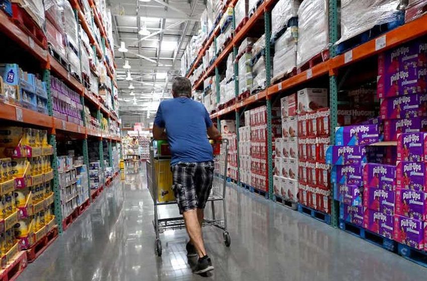  2 Reasons To Buy Costco Stock, 1 Reason To Sell