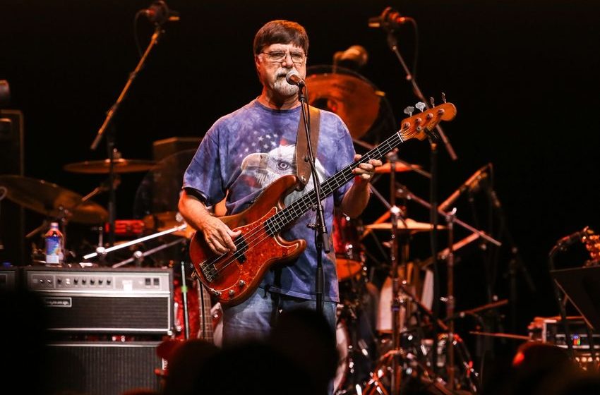  Alabama Bassist Teddy Gentry Spends Thirty Minutes in Jail for Marijuana Possession