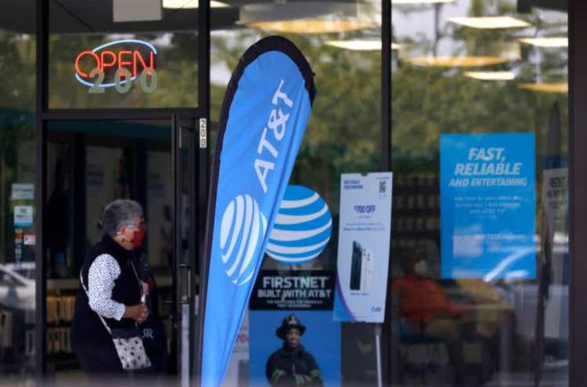  AT&T Falls After Free Cash Flow Shortfall: The Hidden Risk