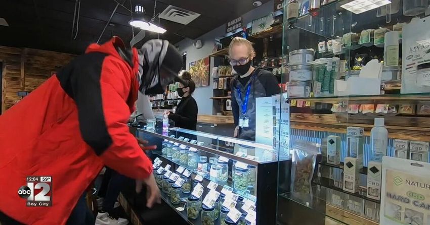  Flint allows marijuana businesses to stay open later – WJRT
