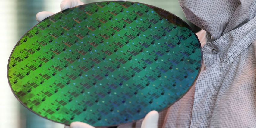 AMD and Samsung Signal More Economic Gloom. What It Means for Earnings Season.