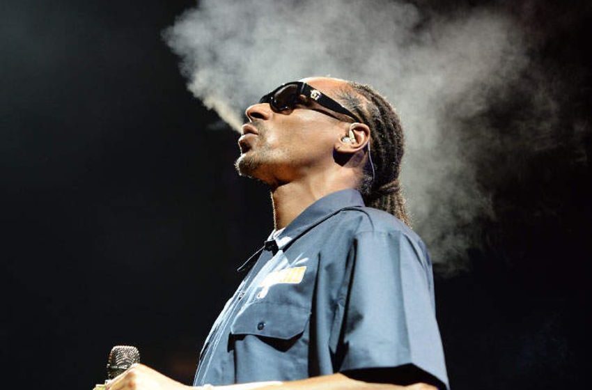  Open Post: Hosted By Snoop Dogg Letting Everyone Know That He Does NOT Smoke At Least 75 Blunts A Day