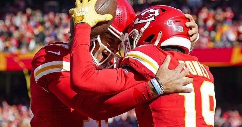  Patrick Mahomes’ 4 TD passes lead Chiefs past Jaguars