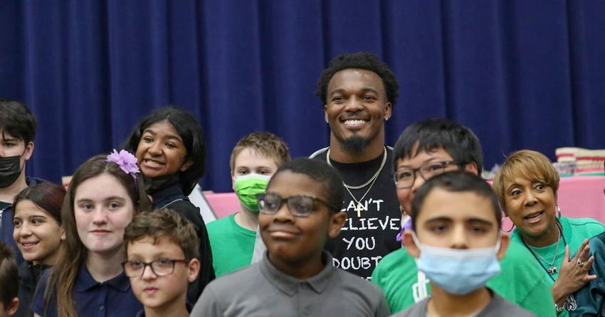 Military veterans impacted Nakobe Dean, and the Eagles rookie is giving back through community service