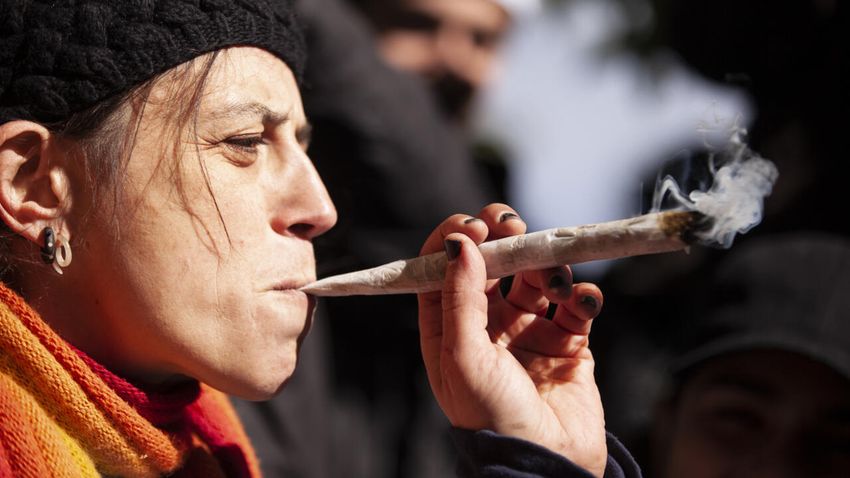 Smoking cannabis may be more harmful to lungs than tobacco: study