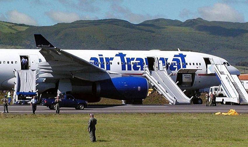  Crisis over The Atlantic: The near crash of Air Transat flight 236
