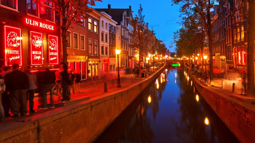  Amsterdam’s Red Light District cracks down on cannabis