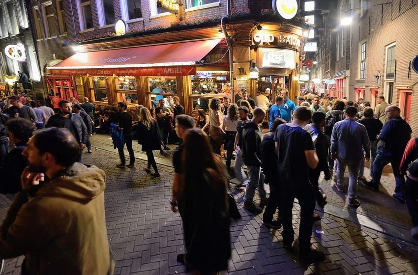  Amsterdam Bans Cannabis Smoking In Red-Light District