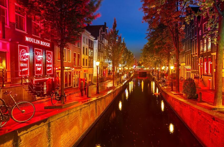  Amsterdam plans to ban weed from Red Light District streets