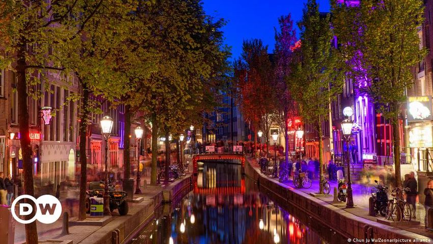  Amsterdam bans public cannabis smoking in red-light district