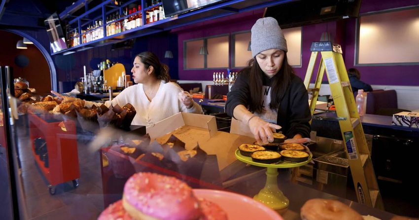  First cannabis store with a bar and a bakery under the same roof opens in Illinois