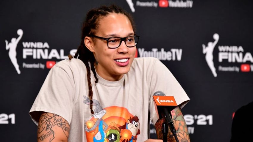  Brittney Griner inks new deal with Phoenix Mercury after Russian imprisonment