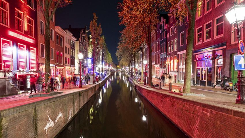  Amsterdam council bans smoking cannabis outside in city’s red light district