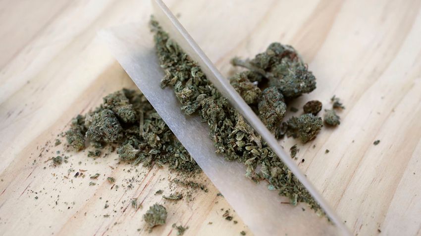 Can I buy weed off the street in Illinois?