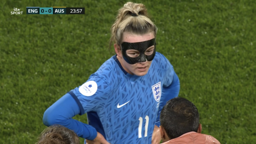  Why was Lauren Hemp wearing a mask for England against Australia?