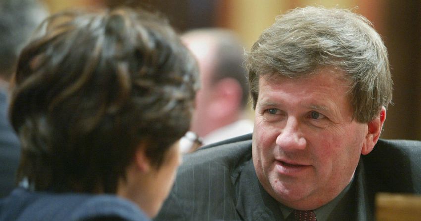  Ex-head of Michigan medical marijuana board and former state House speaker admits he took bribes (CBS News)