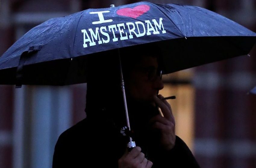  Amsterdam’s red light district starts marijuana smoking ban