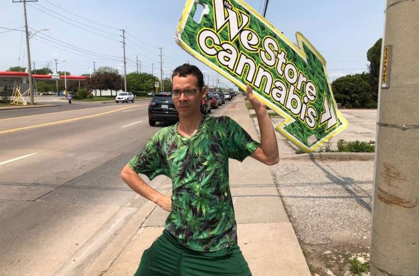 This sign spinner had his speaker and bike seat stolen. But the community helped replace them