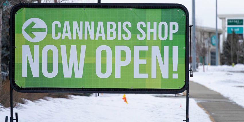  New York Regulators Begin Raids Of Unlicensed Marijuana Shops