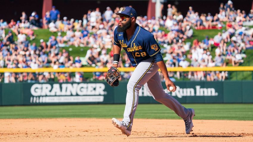  Brewers’ Singleton gets first MLB shot since ’15