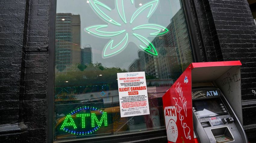  New York cracks down on unlicensed pot shops, but closing them might take time