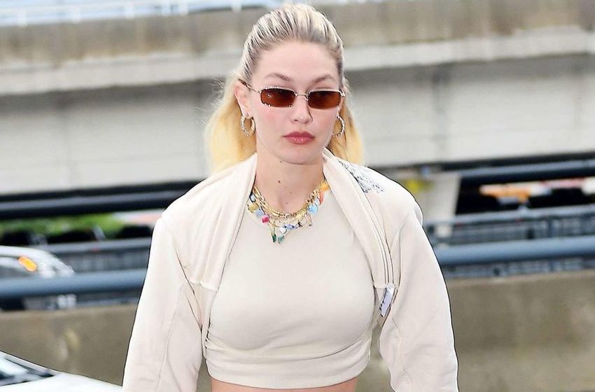  Gigi Hadid Photographed in Public for the First Time Since Her Arrest