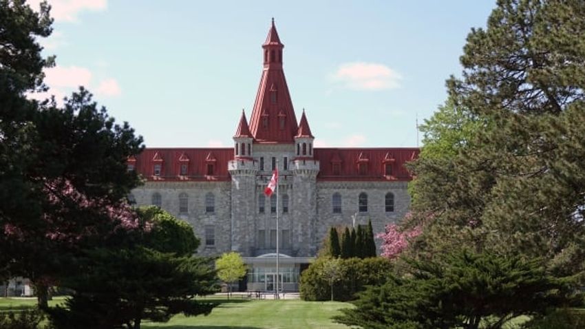  2 people arrested after drone loaded with contraband intercepted near Kingston prison