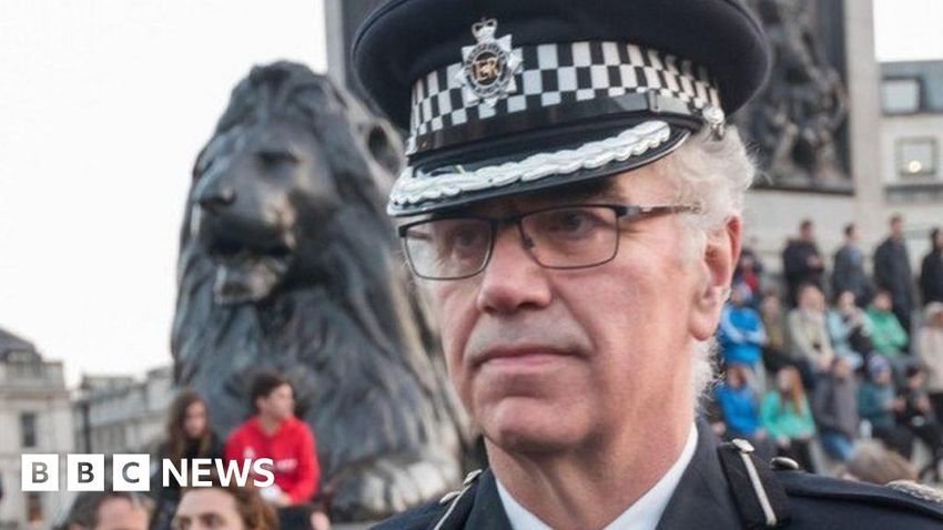 Met Police: Cdr Julian Bennett accused of cover-up over drugs test
