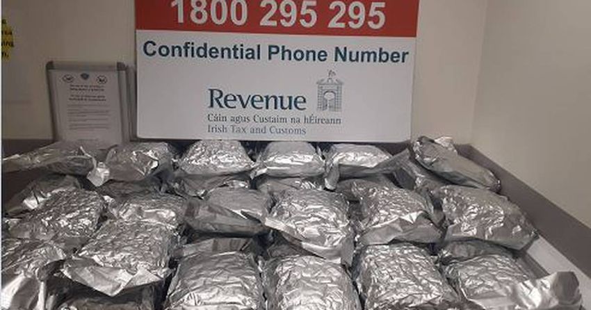 Man caught trying to smuggle cannabis worth €700,000 from Canada through Dublin Airport