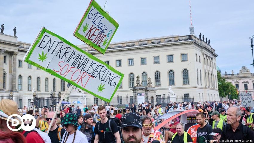  Germans stage rally demanding legalization of cannabis