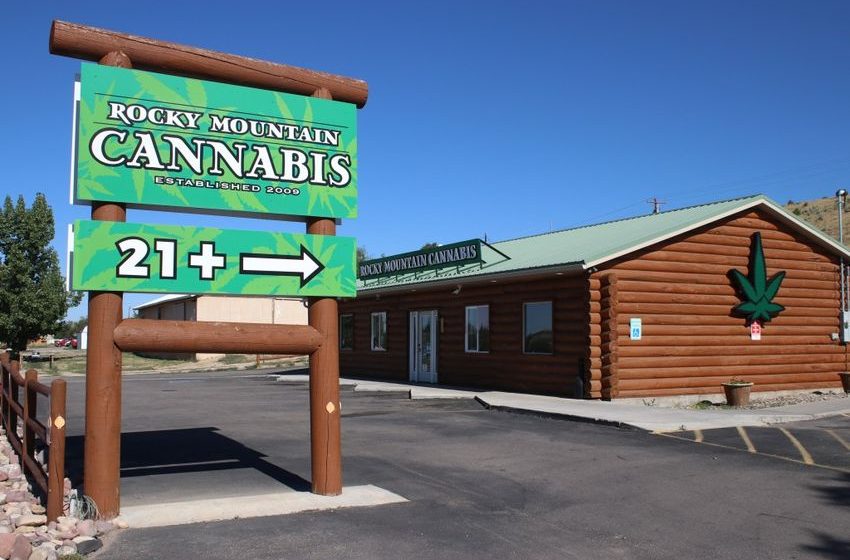  Pot boom wakes sleepy Dinosaur, Colorado: “There’s money running out of our ears”
