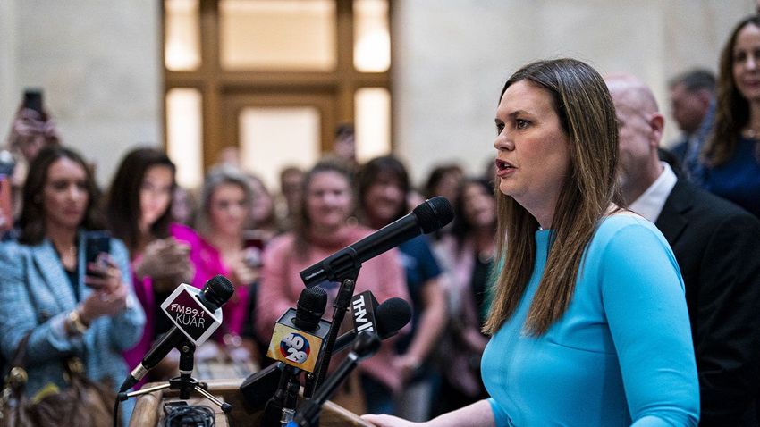  Arkansas Gov. Sanders’ legislative push to restrict public access to her records receives no progress