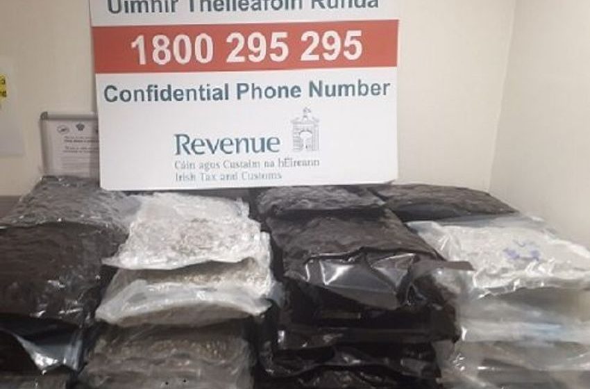  Drugs worth more than €1.3m seized at Dublin Airport as two women (20s) arrested