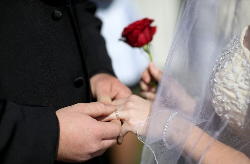  Pastor Cal promises drama and horror on Denver-filmed season of “Married at First Sight”
