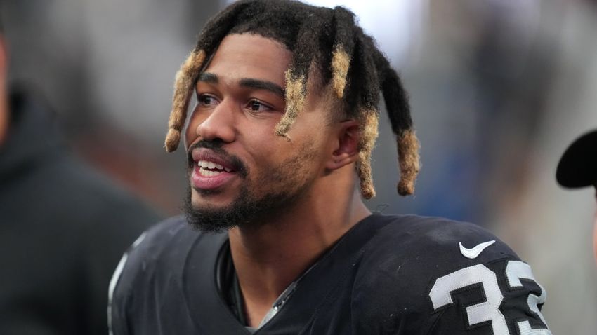  Cop ‘Overwhelmed’ By Weed Smell in Ex-Raiders’ Car During Stop: Report