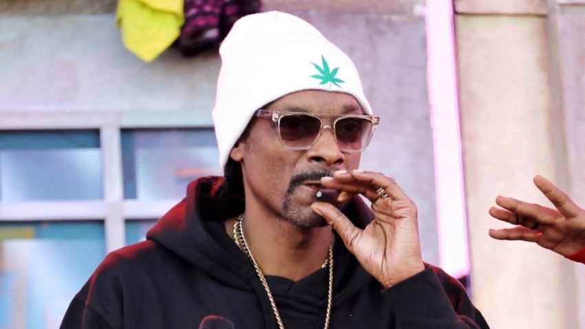  Snoop Dogg Trolls Fans With Classic ‘Friday’ Scene After ‘Smoke’ Gag Reveal