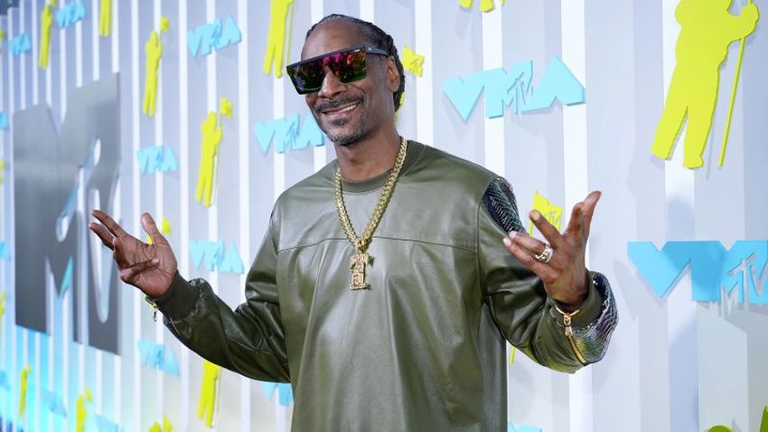  Snoop Dogg says he’s giving up smoking weed | CNN