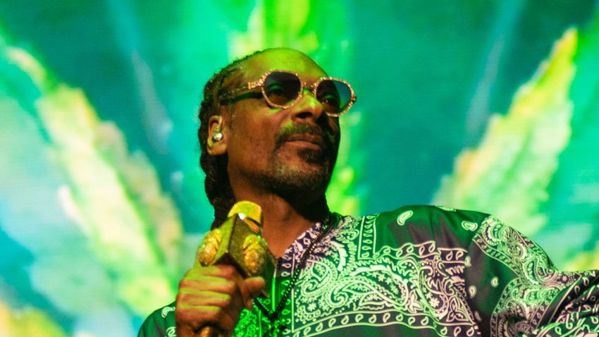  Snoop Dogg says he’s giving up weed…