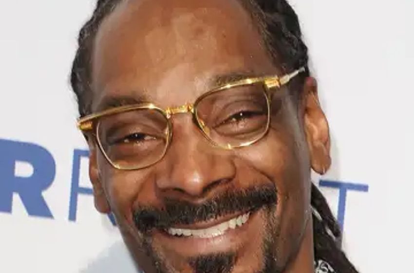  Snoop Dogg Says He’s Giving Up Smoking In Social Media Posts