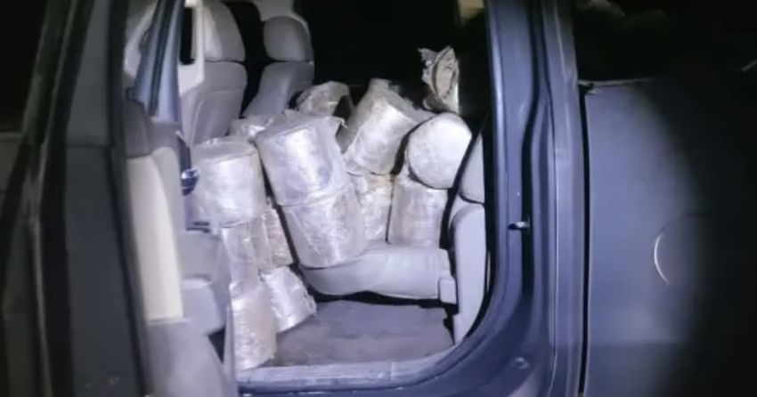  El Recodo, Michoacán: National Guard Secures Truck With 0.97 Tons Of Marijuana
