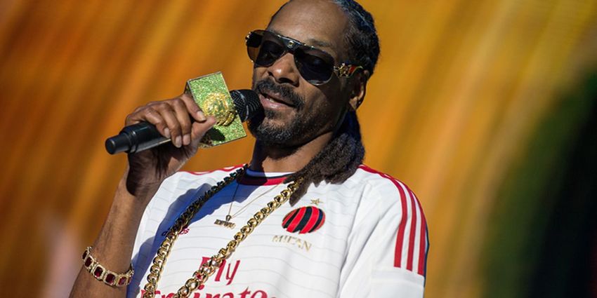  Weed enthusiast Snoop Dogg is ‘giving up smoke’?