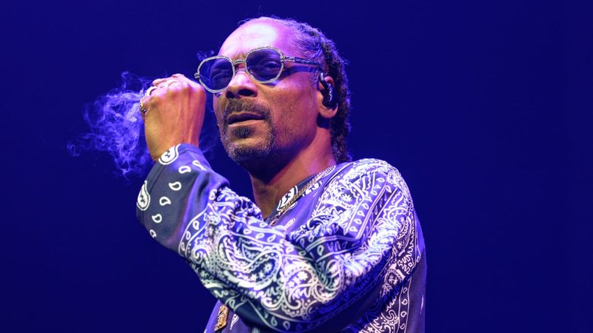  Snoop Dogg Shocks Fans by Announcing He’s ‘Giving Up Smoke’