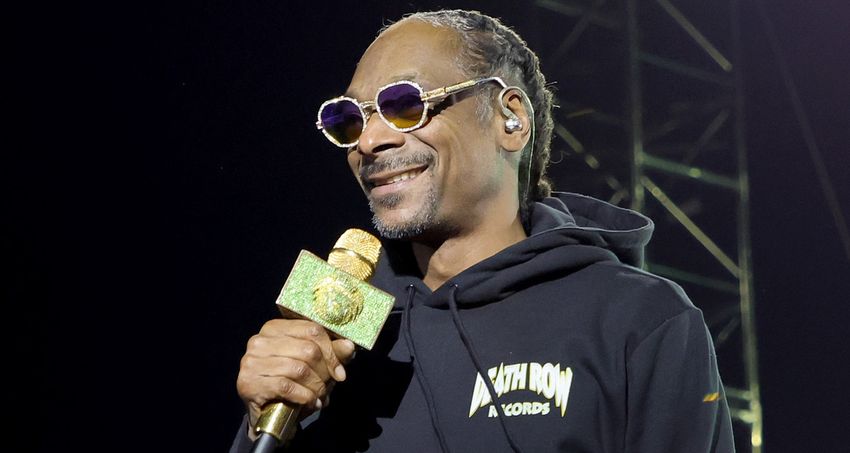  Snoop Dogg Explains Why He’s ‘Giving Up Smoke’ (And It Has Nothing to Do with Marijuana!)