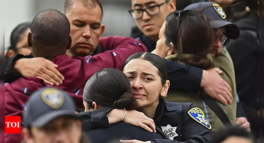  Oakland, California, officer killed while answering burglary call; shooter being sought, police say