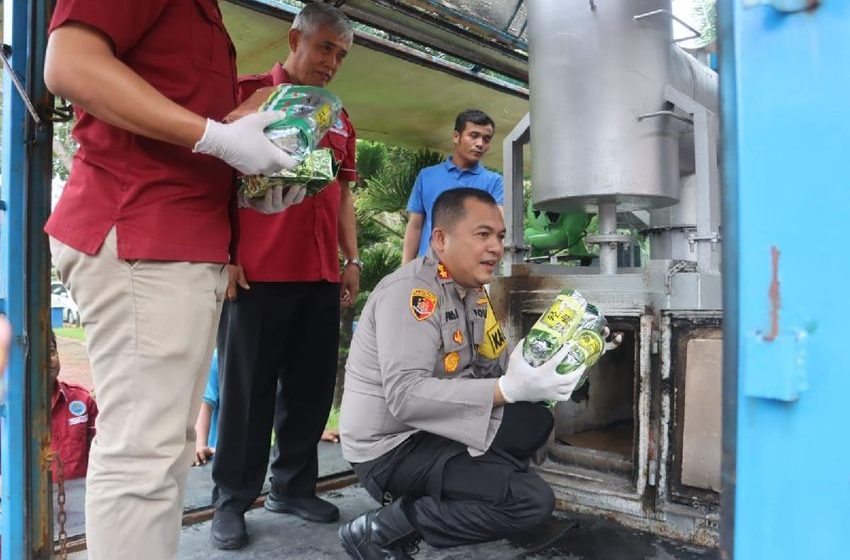 North Sumatra police destroy 22.7 kg of crystal meth