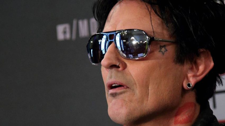  Mötley Crüe Drummer Tommy Lee Accused of Sexually Assaulting Woman in Helicopter
