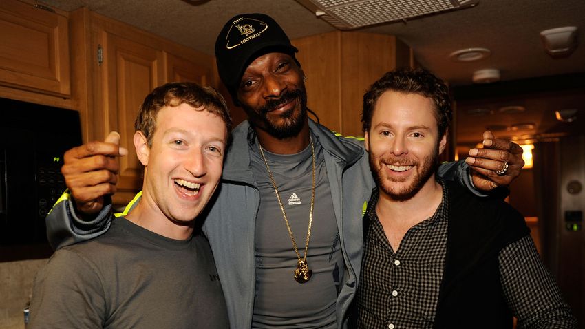  Mark Zuckerberg Invites Snoop Dogg To Smoke With Him, Setting The Internet On Fire