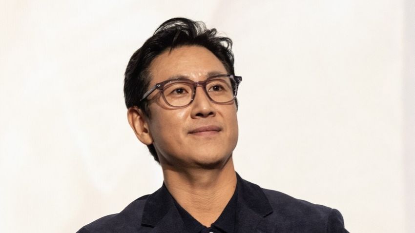  Lee Sun-kyun, South Korean actor and star of Parasite, dies at 48. Marijuana. Not even once [Sad]