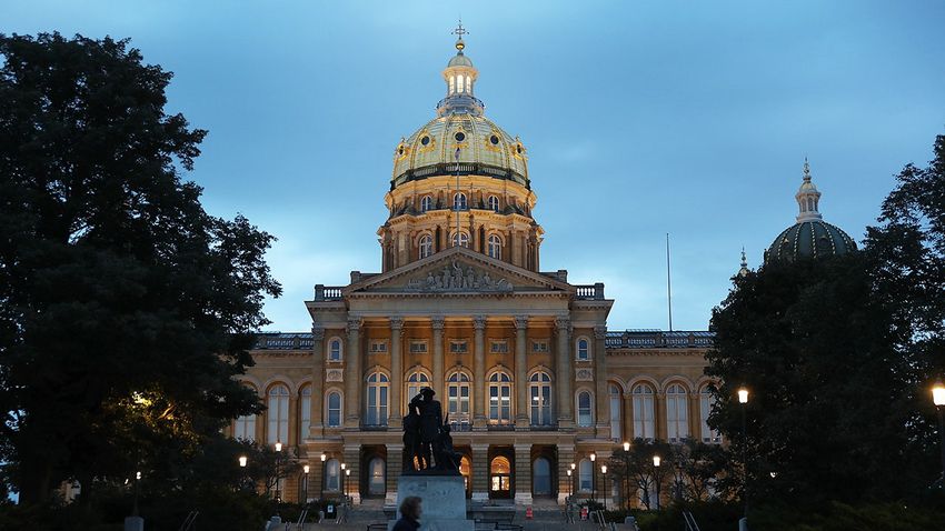  Iowa Legislature reconvenes as presidential caucuses loom