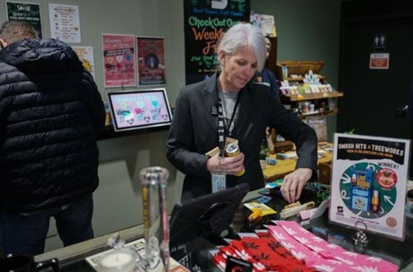  Pot purveyors plead to come out of the legal shadows. They’re right.